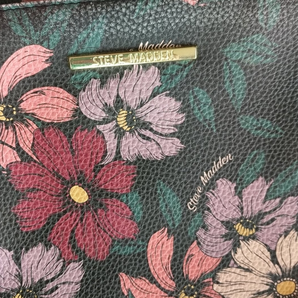 STEVE MADDEN CLUTCH! - Picture 3 of 12